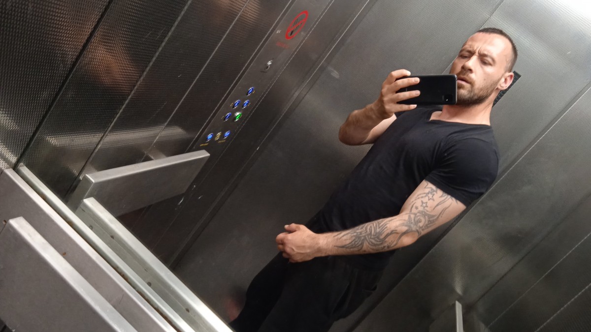 Yoncho  - Bricklayer